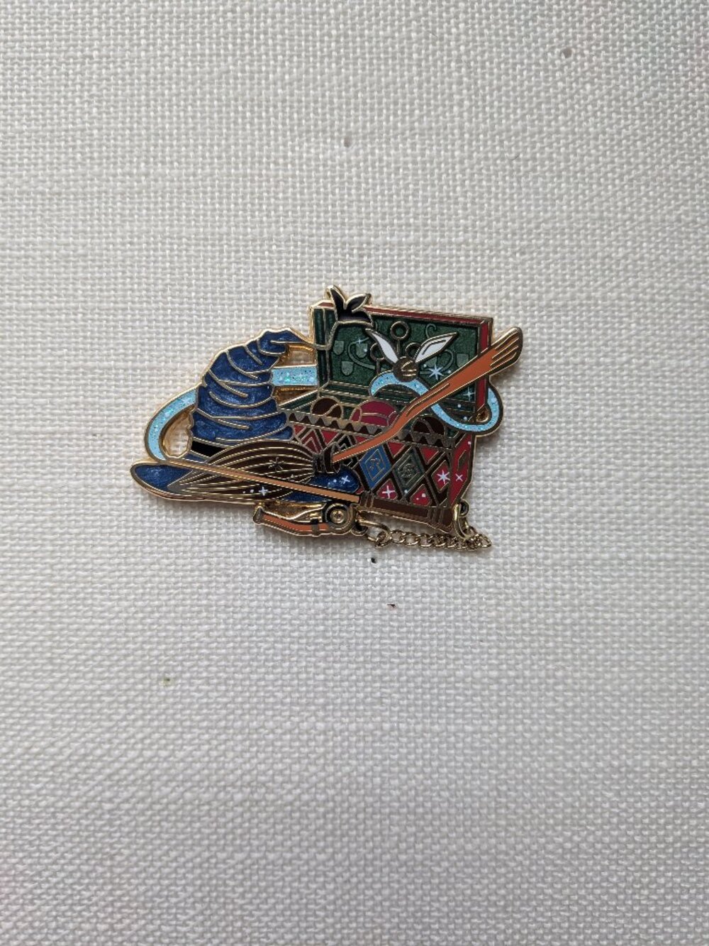 Madam Hooch Wand Cluster pin